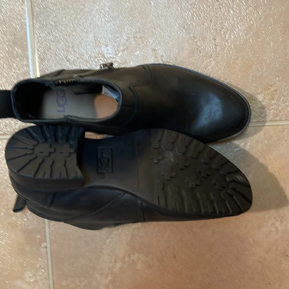 UGG Black Distressed Leather Flat Ankle Bootie 6 - Picture 7 of 7